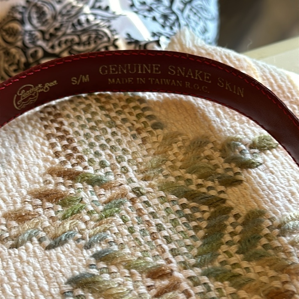 Snake skin red/black belt - Picture 2 of 6